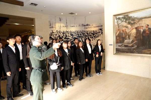 1571814358915221.jpg 参观2.jpg