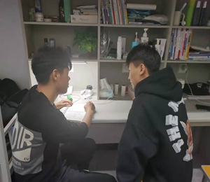 1637643643974792.jpg 走访宿舍2_副本.jpg