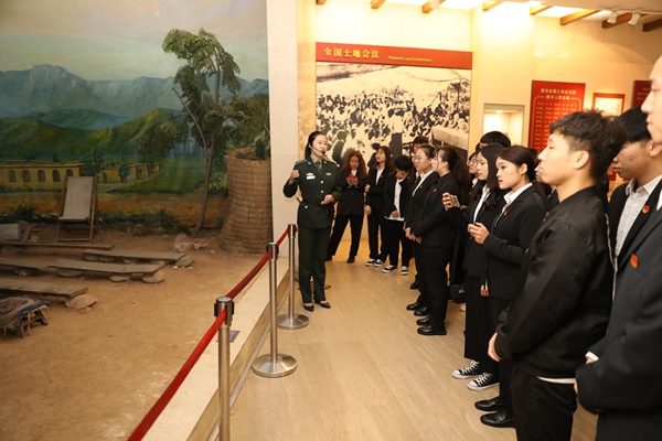 1571816051270916.jpg 参观.jpg